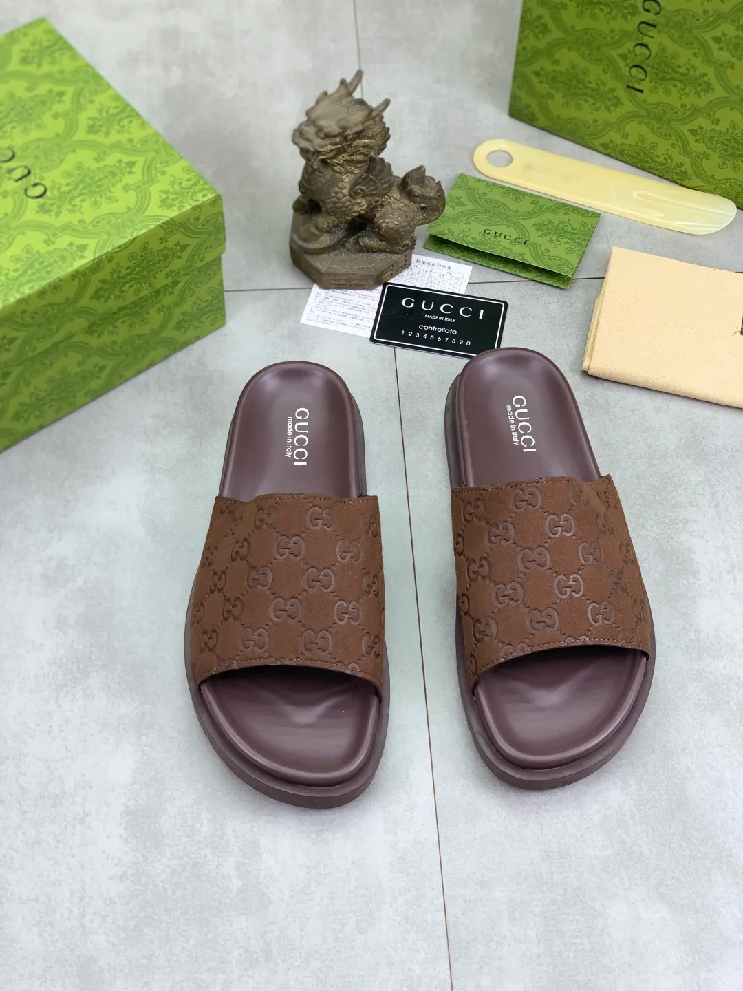 Men's Men's Shoes💰P320💰[New Style]🎁🎁🎁 High-quality GUCCI new casual slippers for the Year of the Snake, original official website, perfect workmanship, transmitting a kind of noble luxury, sublimating its definition of luxury in Gucci's high-end extraordinary craftsmanship. Original Gucci double G combination outsole, code number: 38-44 (45 customized)